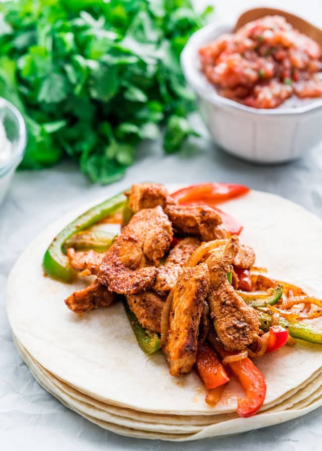 ảnh đàn gà cùng mẹ đá nhau ảnh đàn gà cùng mẹ đá nhau